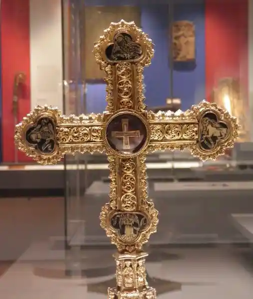 Two crosses and a paten